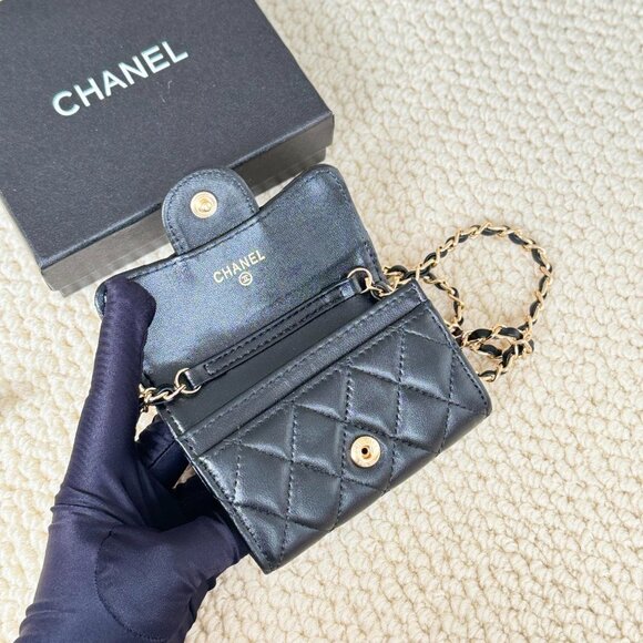 Stylish Chanel Crossbody Wallet - Picture 5 of 6